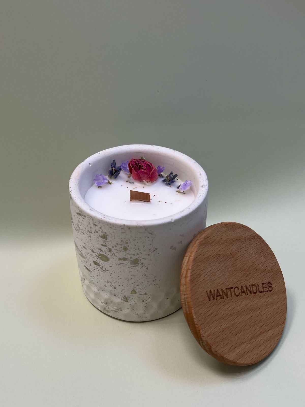 Want Aroma, Свеча в бетоне бузина фиалка зелень