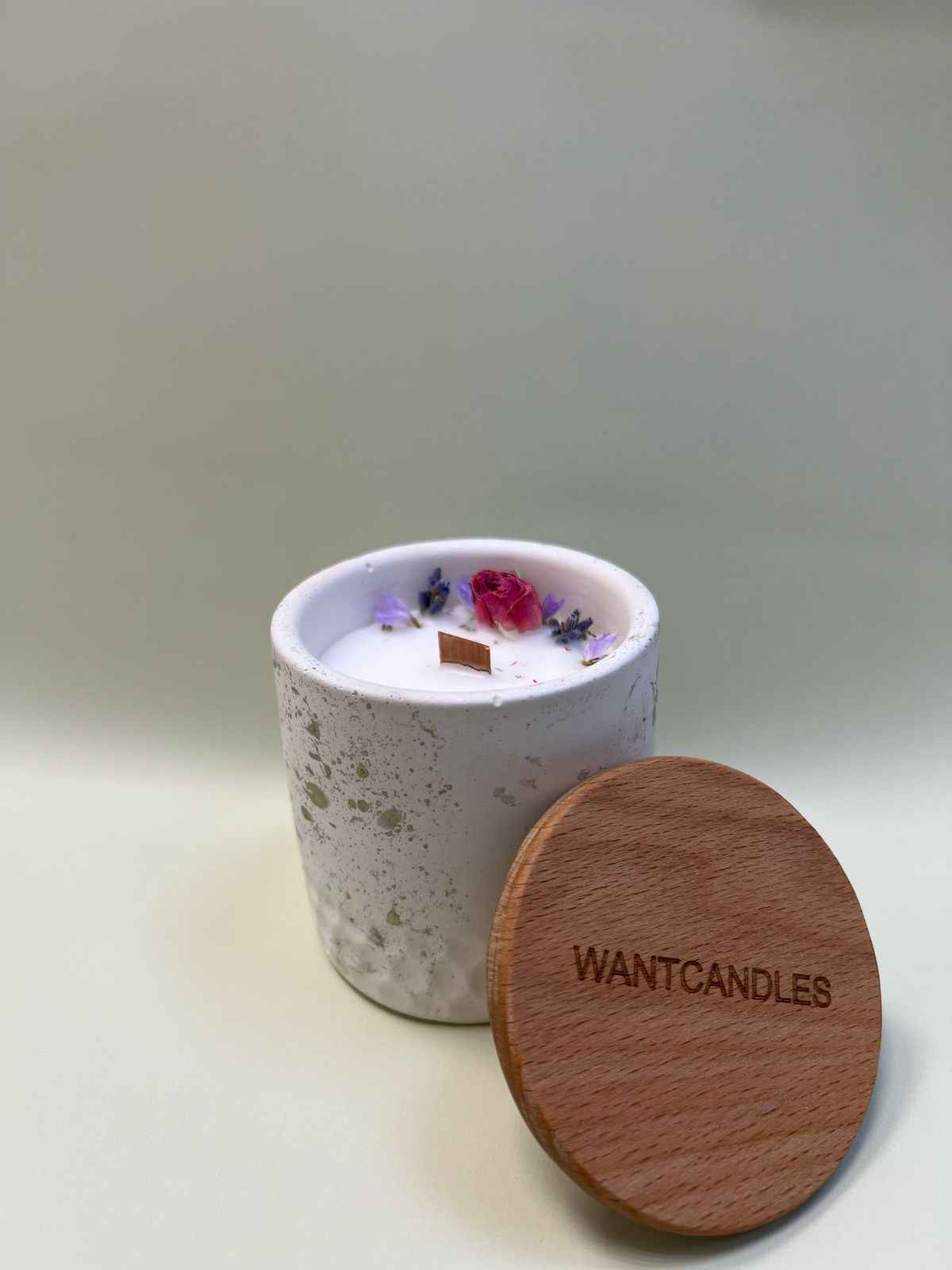 Want Aroma, Свеча в бетоне бузина фиалка зелень